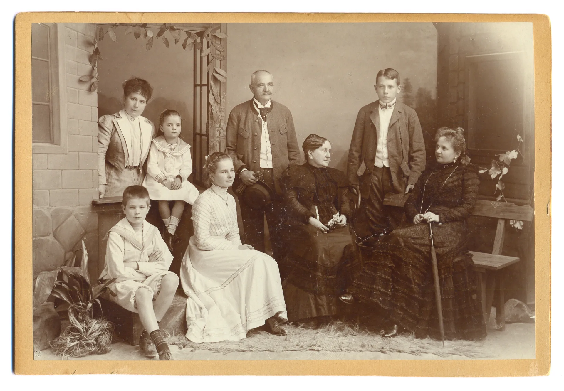 Mária Weidenhofer, viuda de Ignaz Semmelweis, fotografiada con su familia